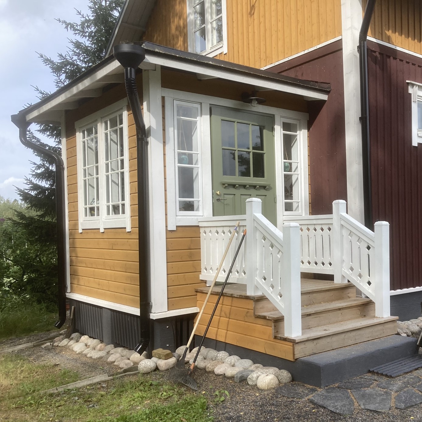 Ikkunoiden kunnostus perinteiset kitti-ikkunat puhallettu lasi