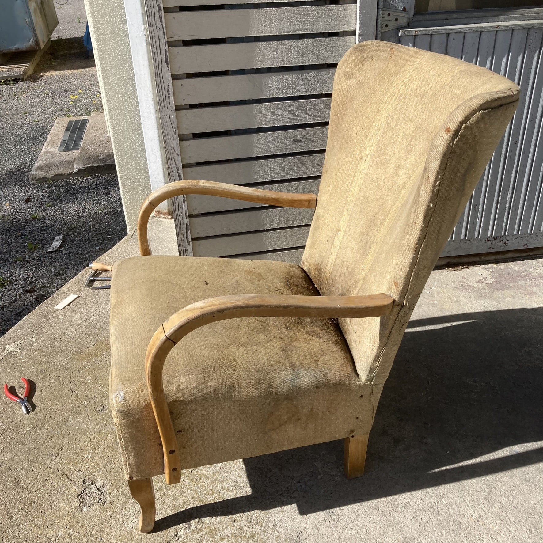 K-tuoli verhoilutyö ennen töiden aloitusta