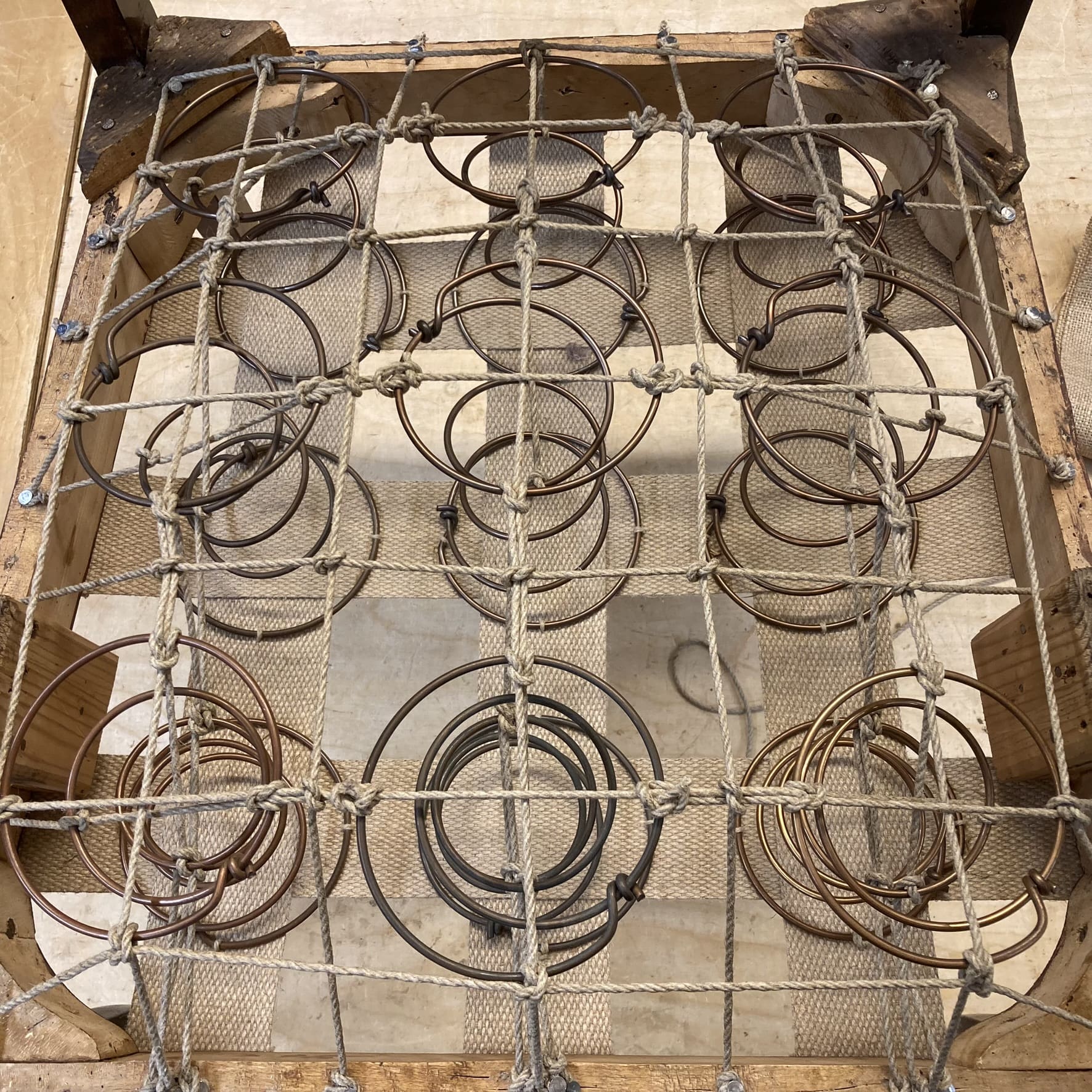 Perinteinen verhoilu nojatuoli uudelleenjousitus