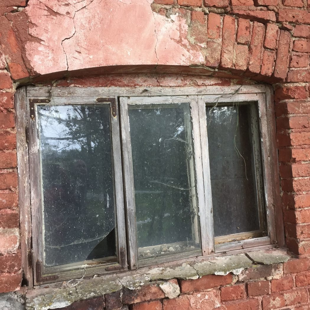 Ikkunoiden kunnostus perinteiset kitti-ikkunat puhallettu lasi