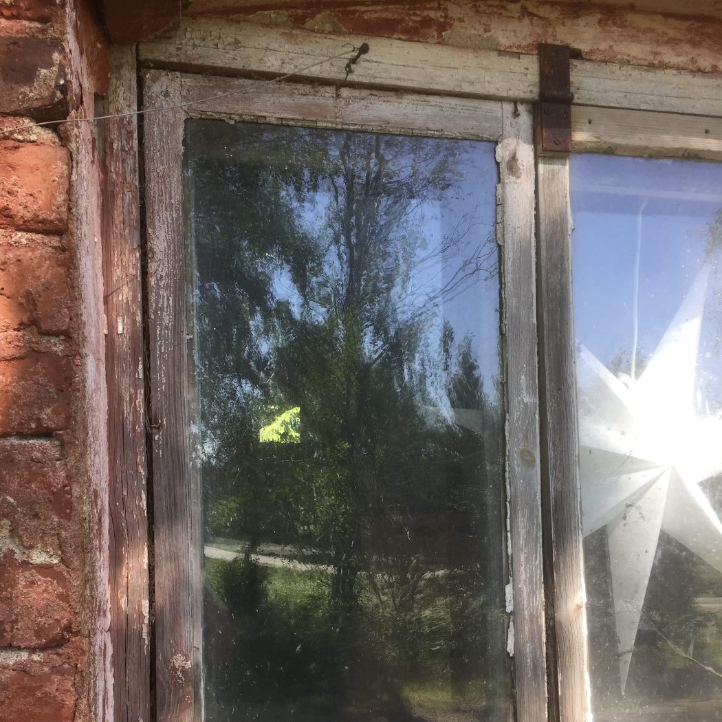 Ikkunoiden kunnostus perinteiset kitti-ikkunat puhallettu lasi