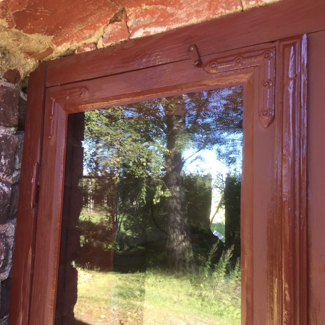 Ikkunoiden kunnostus perinteiset kitti-ikkunat puhallettu lasi