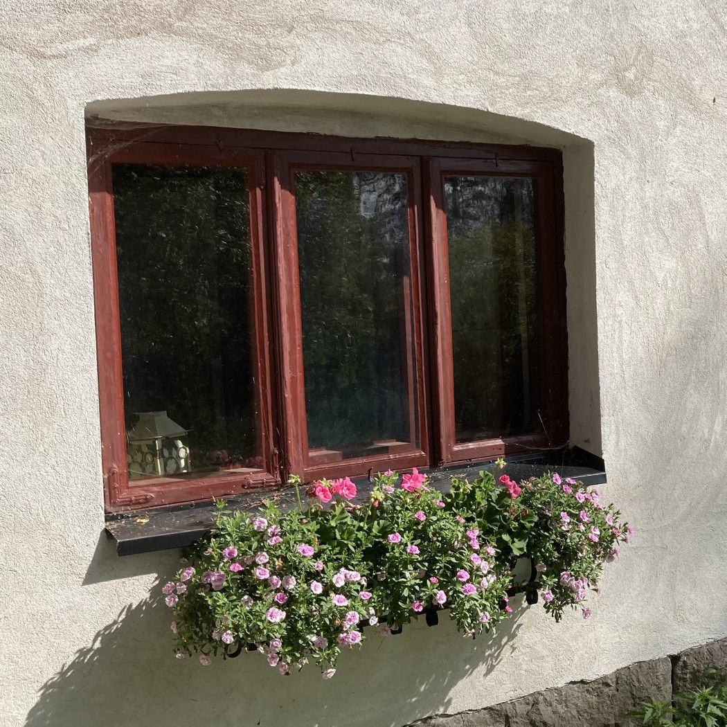 Ikkunoiden kunnostus perinteiset kitti-ikkunat puhallettu lasi