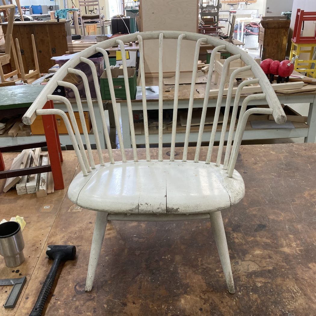 Huonekalujen entisöinti Ilmari Tapiovaara Crinolette ennen entisöintiä