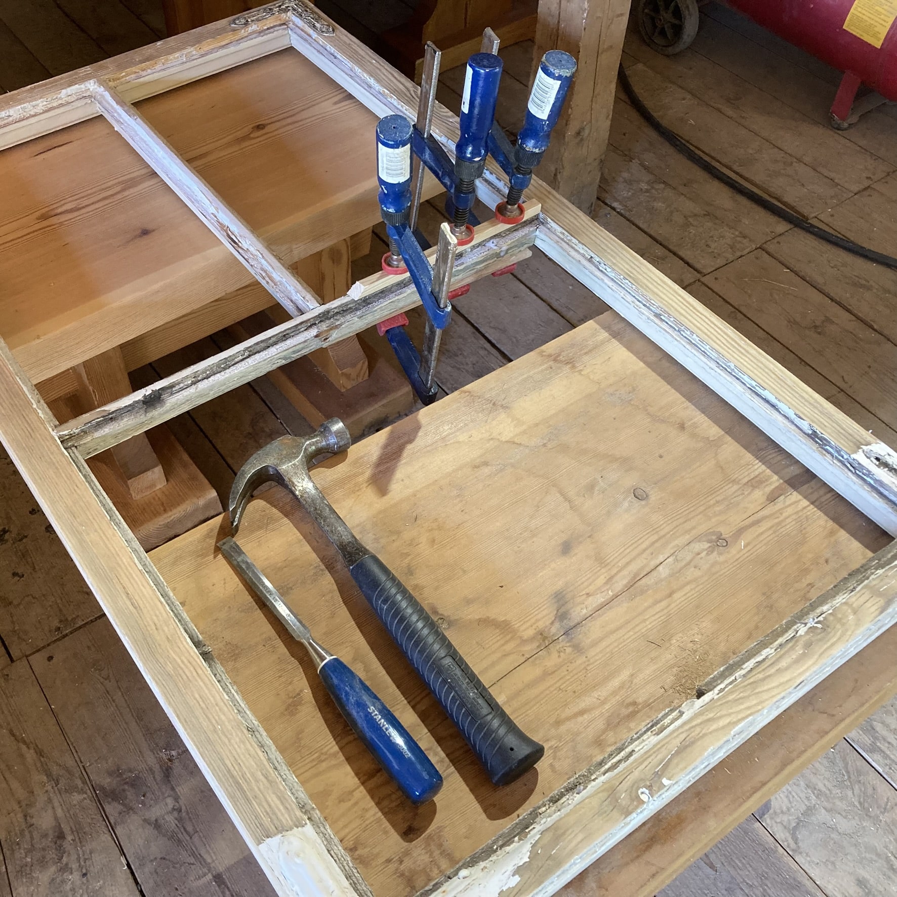 Kitti-ikkuna puuosien korjaus