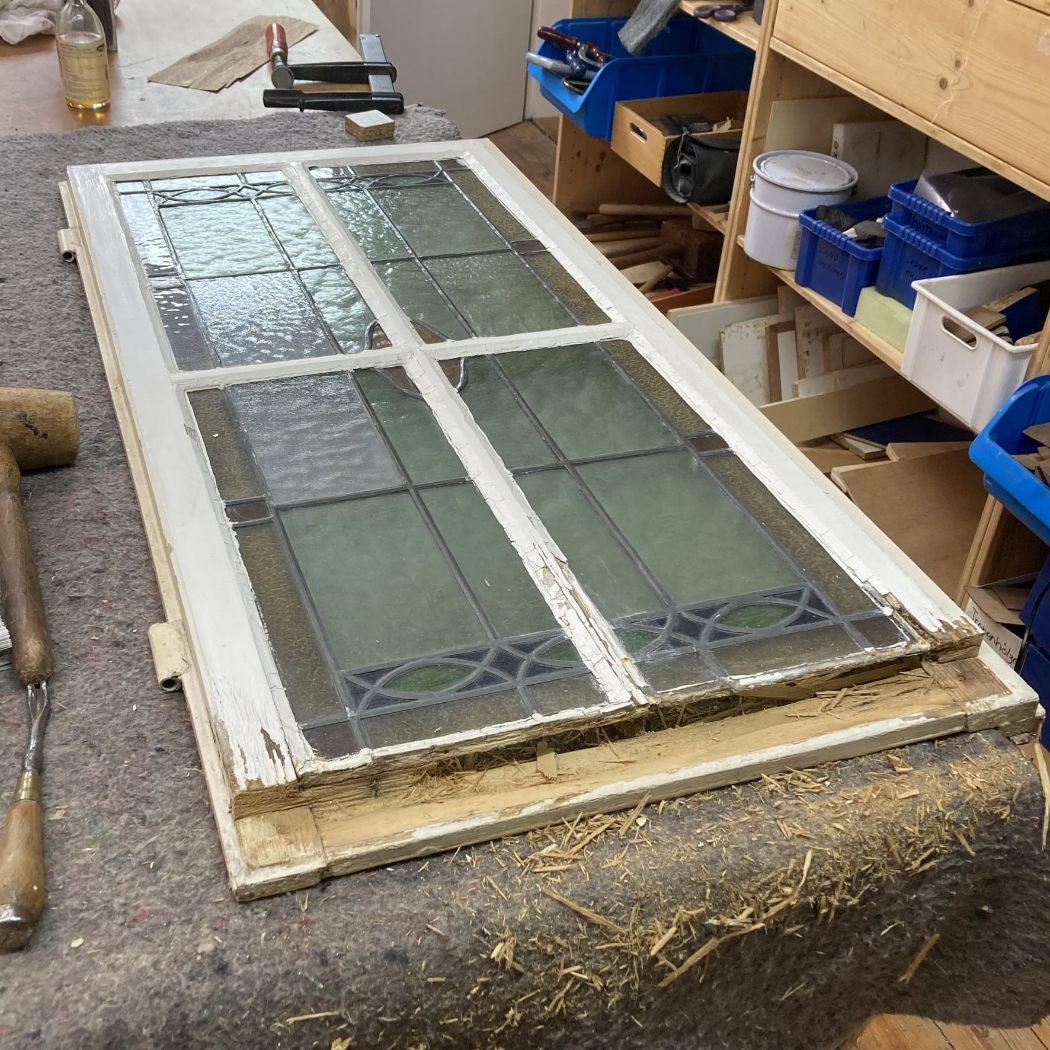 Perinteinen ikkunankunnostus kitti-ikkuna alapuun vaihto